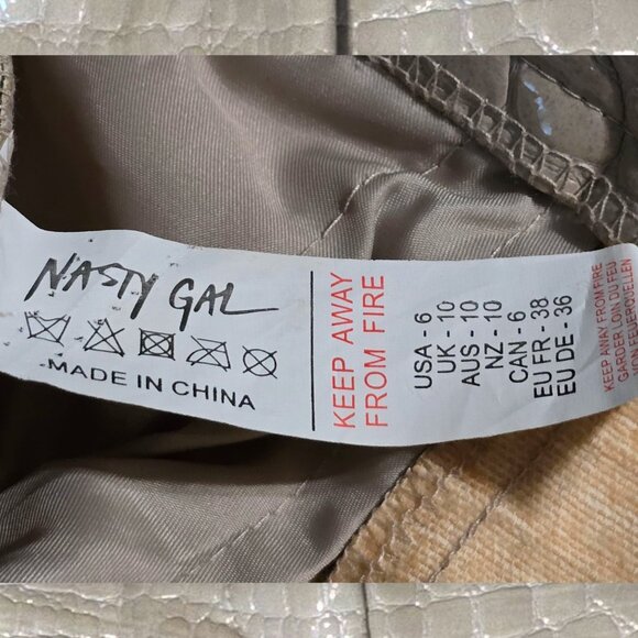 Nasty Gal Beige Faux Leather Croc Pants Size 6 - Picture 4 of 6